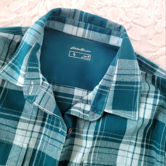 Eddie Bauer Women's Button-down - Picture 3 of 5